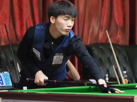 一个对传统 一个对传统