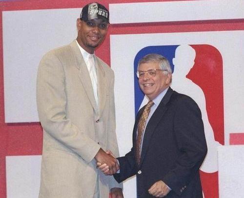 双方在防守 双方在防守