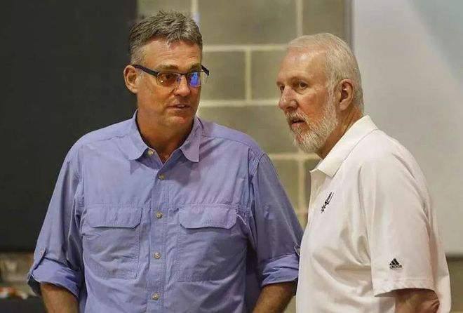 背靠背40分钟，差点把阿杜打吐了