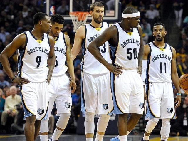 无论你是否赞同解雇阿莫里姆的决定，曼联今天通过所有发布会传达的信息都令人难以置信。 #MUFC 来源：Stretford Paddock