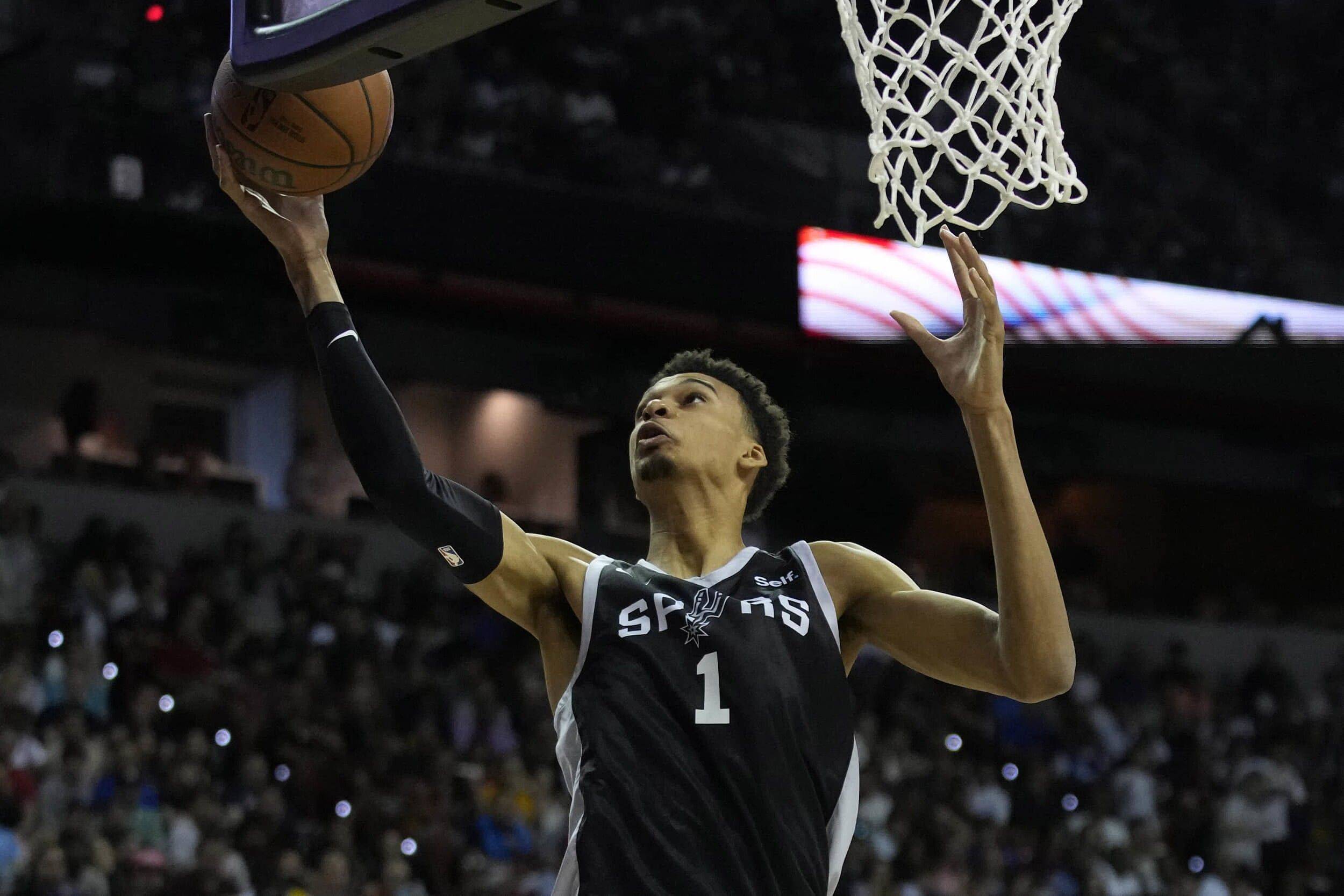 无论你是否赞同解雇阿莫里姆的决定，曼联今天通过所有发布会传达的信息都令人难以置信。 #MUFC 来源：Stretford Paddock