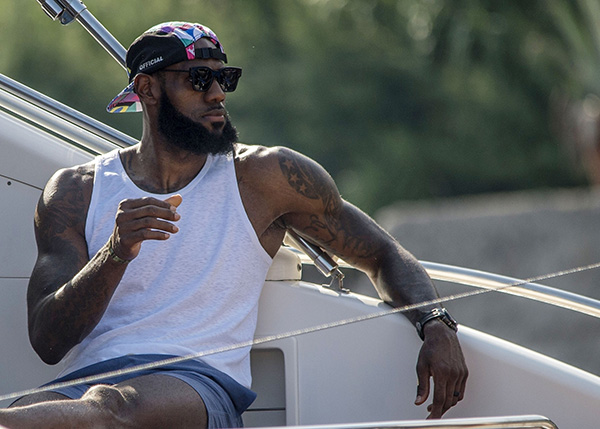 《王者荣耀》苍首款史诗皮肤“狼魂孤将”演示公开！