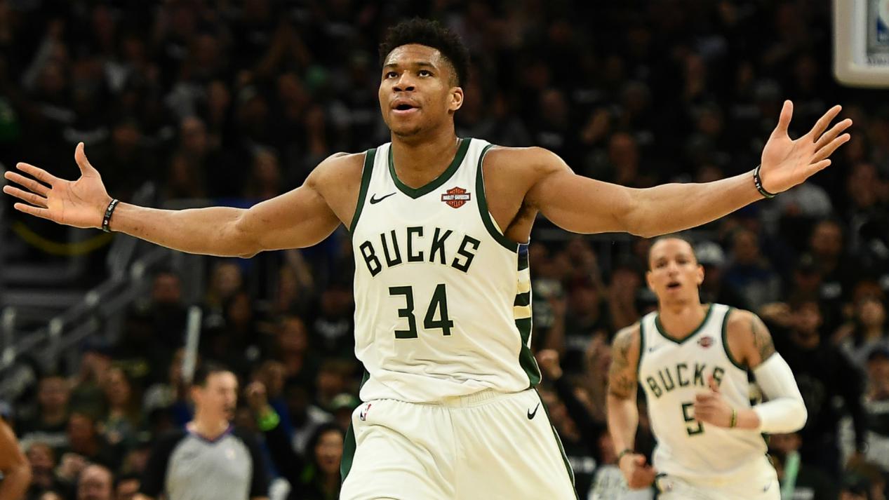 [NBA]范弗里特三分打铁 亚当斯飞身补扣得手